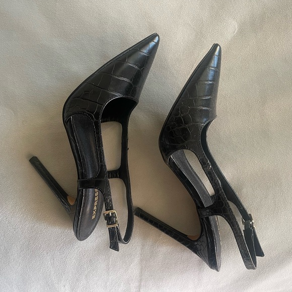 BLACK EXPRESS PEEP TOE HEELS - Picture 2 of 7